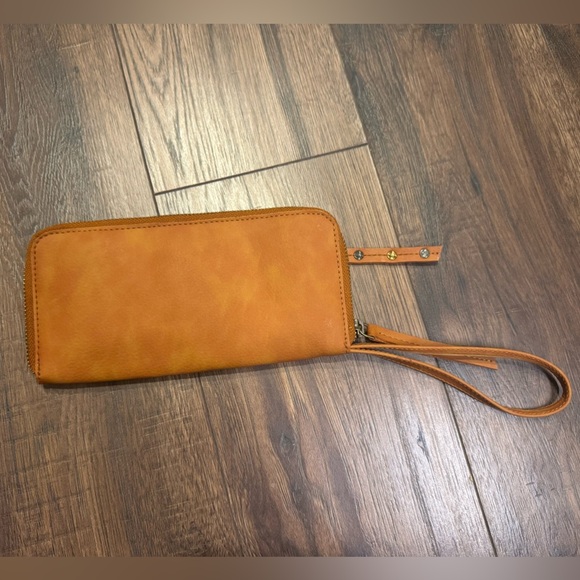 Free People Vegan Leather Brown Distressed Wallet Wristlet NWOT - Picture 2 of 8